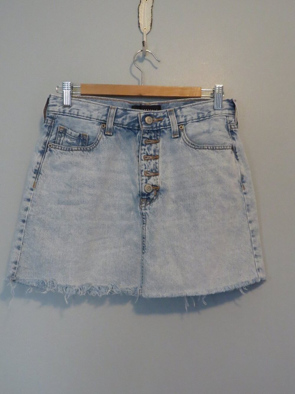 Aeropostale Light Wash Frayed Hem Button Fly 100% Cotton Denim Jean Skirt Sz 6